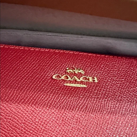 💥Coach Red Leather Wristlet Pouch with Gold Logo - Picture 3 of 8